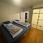 Spacious Apartment, 15 Min Walk To Center شقة
