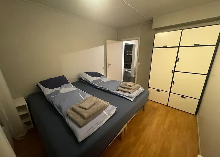 Spacious Apartment, 15 Min Walk To Center Apartamento