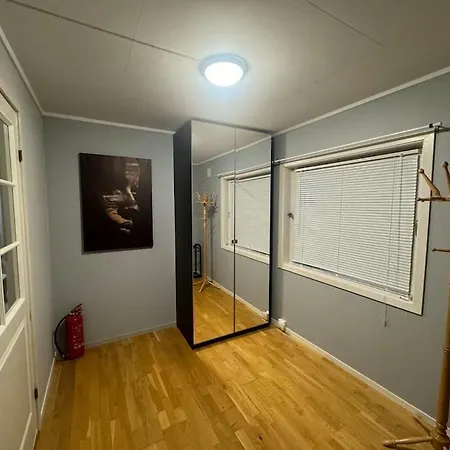 Spacious Apartment, 15 Min Walk To Center Apartment *