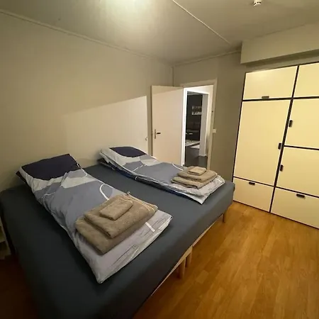 Spacious Apartment, 15 Min Walk To Center Apartment
