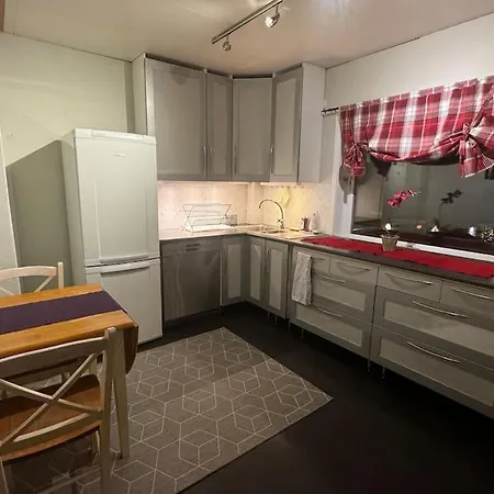 Leilighet Spacious Apartment, 15 Min Walk To Center Tromsø