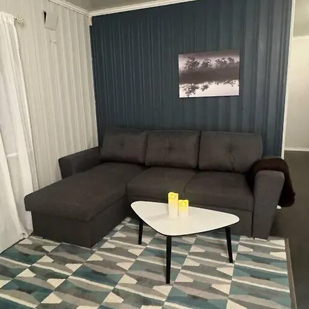 Leilighet Spacious Apartment, 15 Min Walk To Center